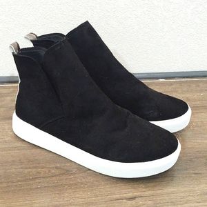 COPY - NWOT. Very G High Top suede Fashion Ankle Boots. Size 9 .